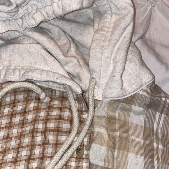 American Eagle - size XSmall- distressed cropped flannel with hood - Picture 4 of 10